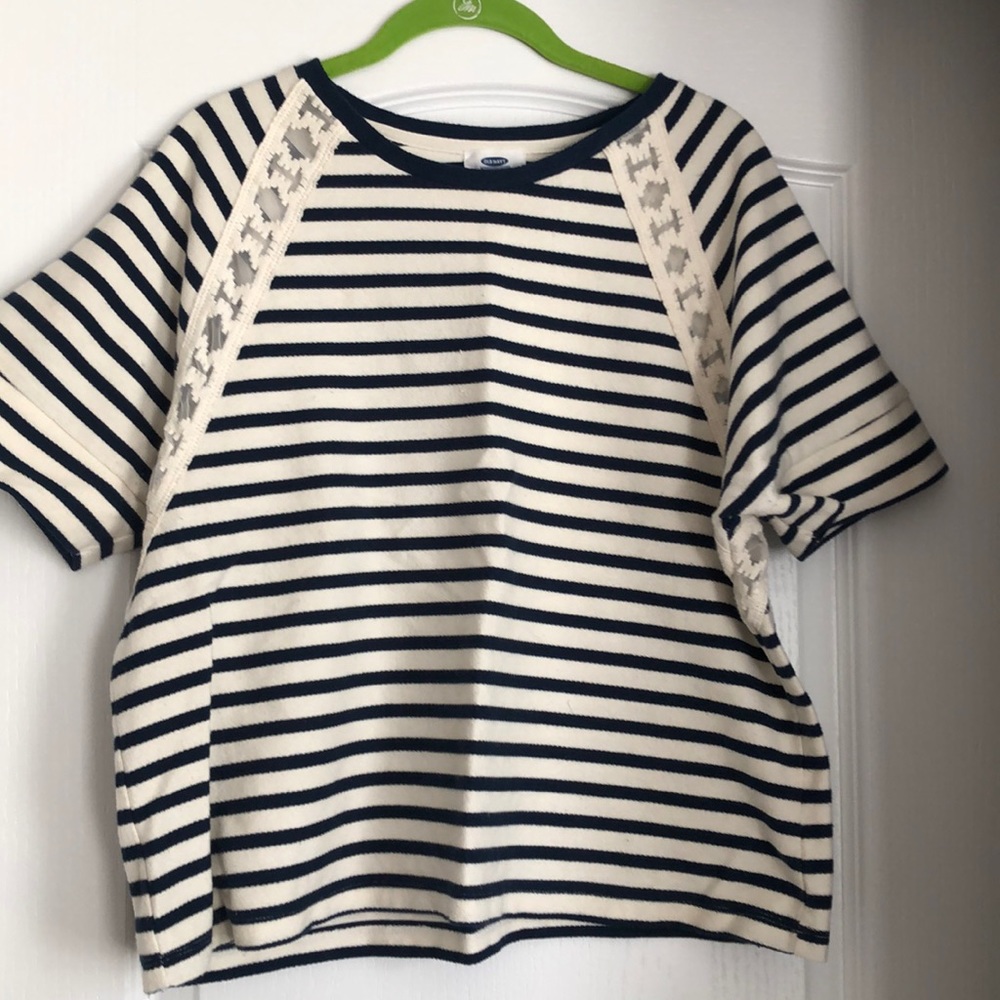 Used short sleeve shirt with mesh detail
